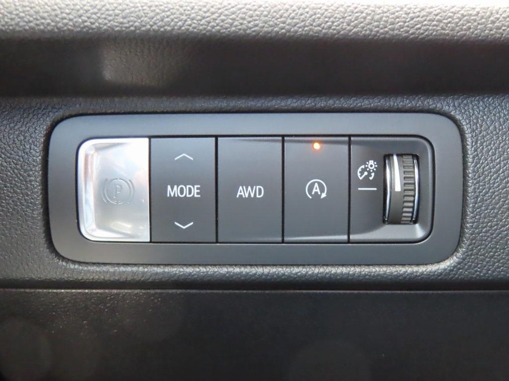 used 2024 Chevrolet Traverse car, priced at $53,995