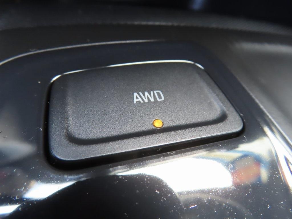 used 2023 Chevrolet Equinox car, priced at $21,669