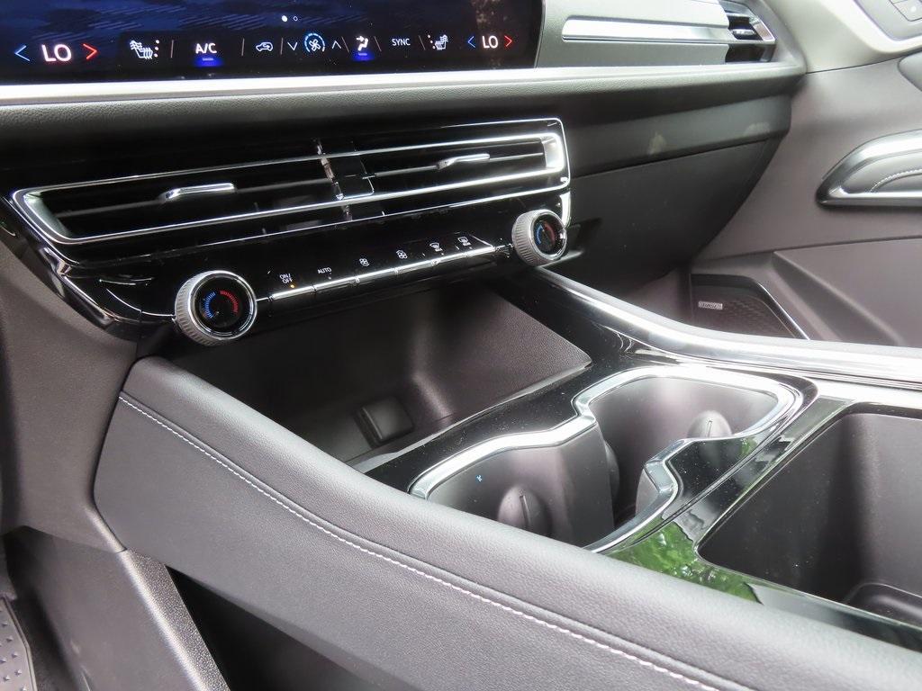 new 2025 Chevrolet Traverse car, priced at $51,915