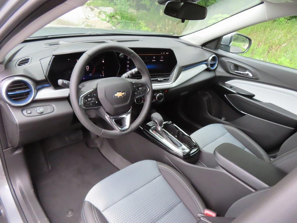 new 2025 Chevrolet Trax car, priced at $24,720