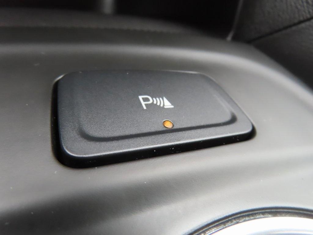 used 2022 Chevrolet Equinox car, priced at $22,998