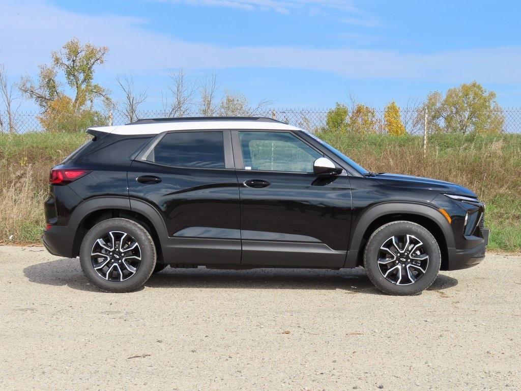 new 2025 Chevrolet TrailBlazer car, priced at $30,476