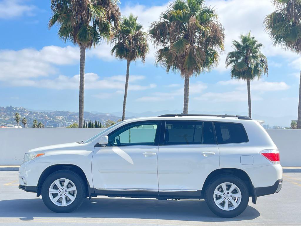 used 2013 Toyota Highlander car, priced at $10,999