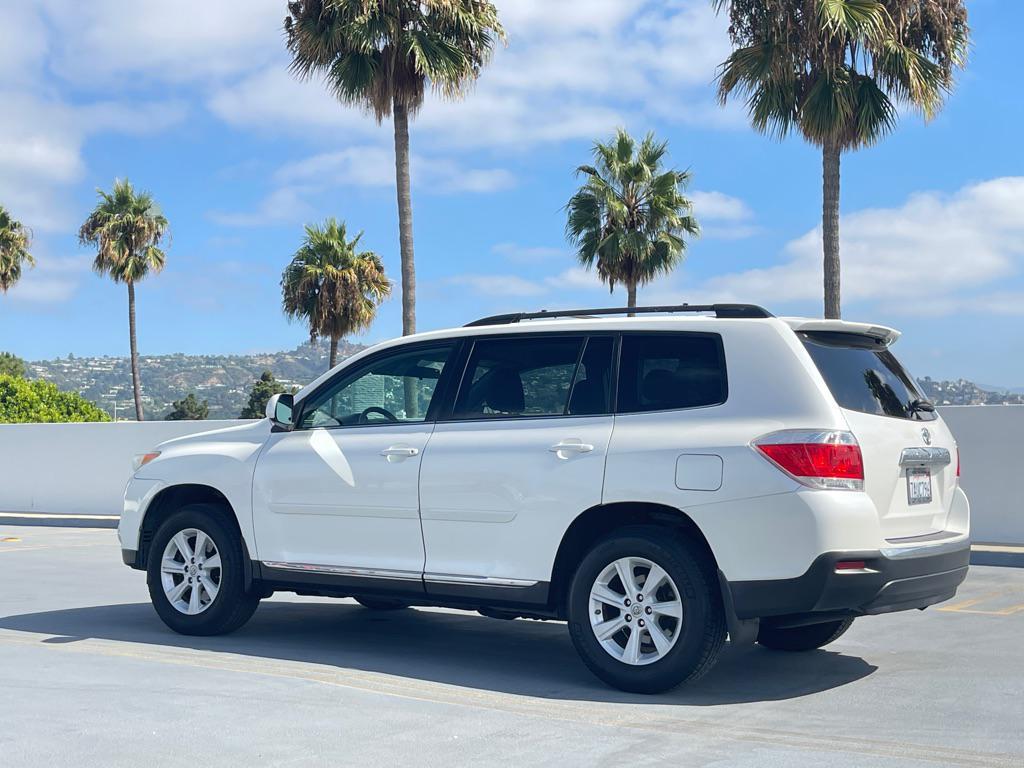 used 2013 Toyota Highlander car, priced at $10,999