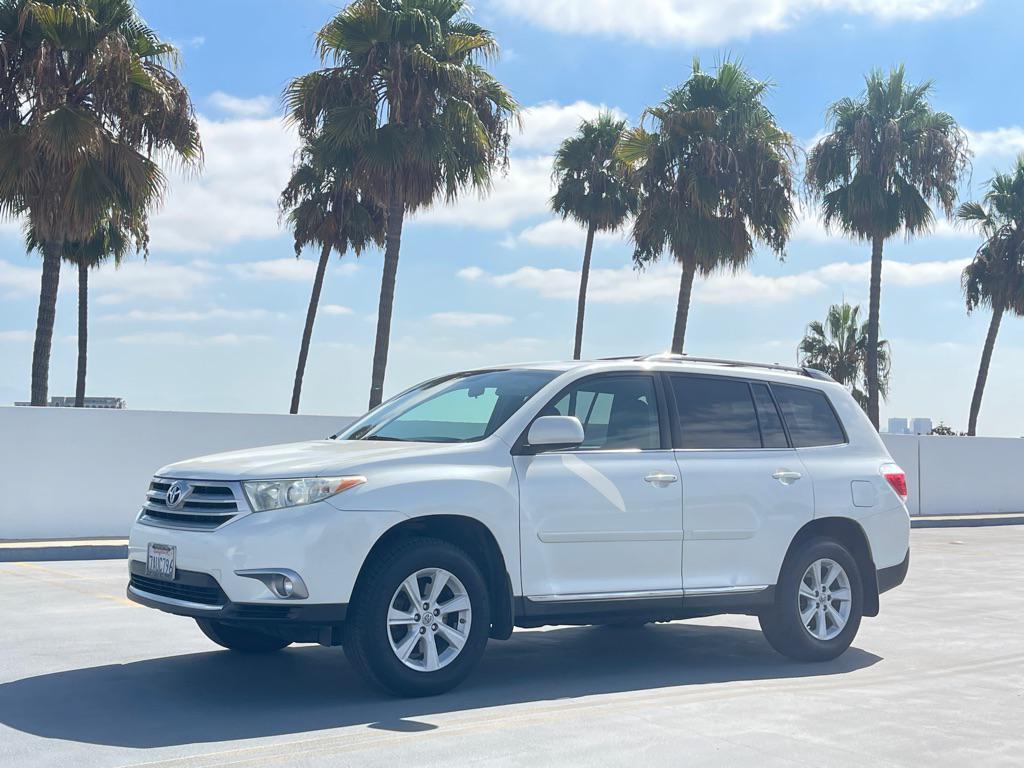 used 2013 Toyota Highlander car, priced at $10,999