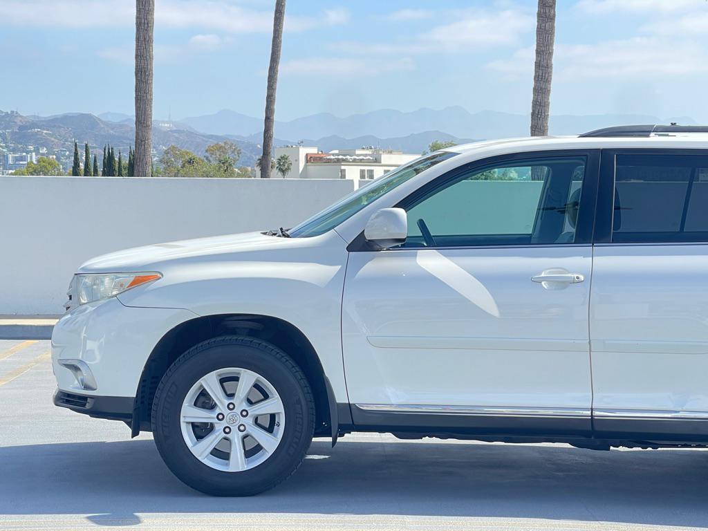 used 2013 Toyota Highlander car, priced at $10,999