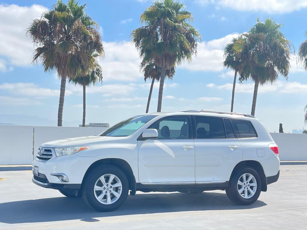 used 2013 Toyota Highlander car, priced at $10,999