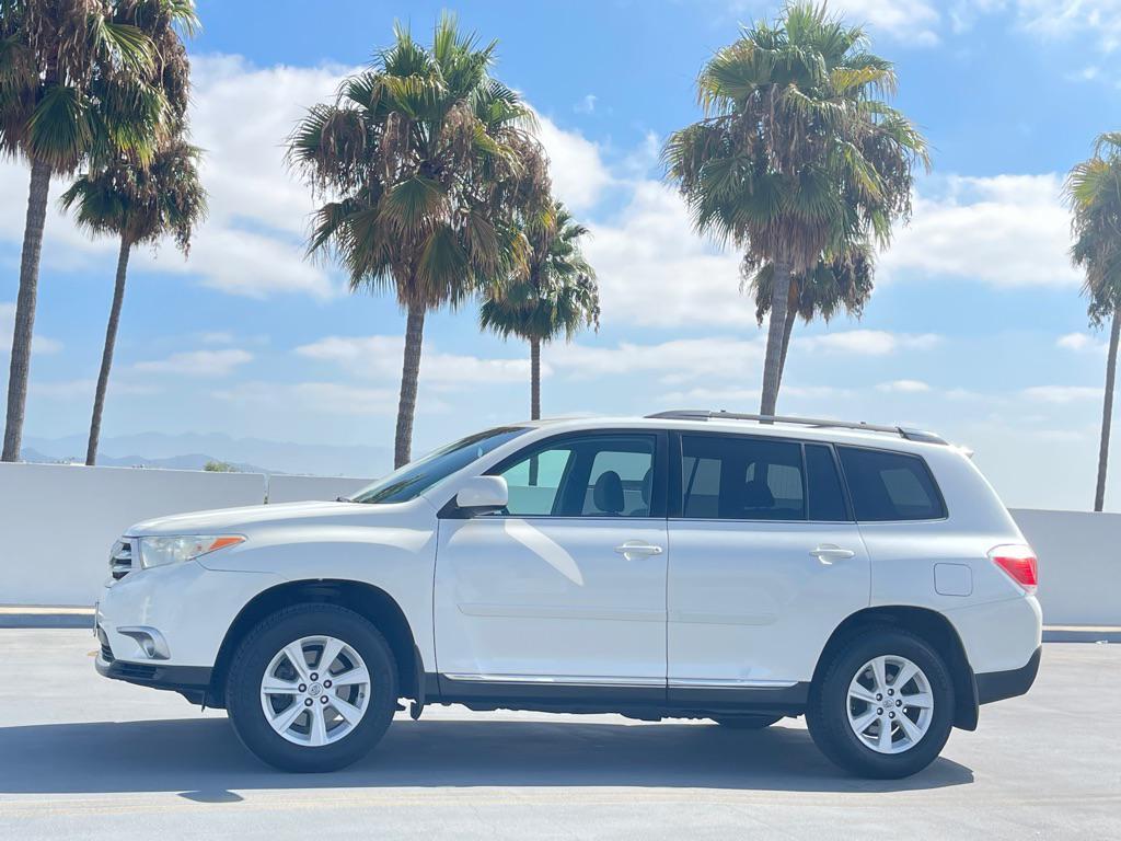 used 2013 Toyota Highlander car, priced at $10,999