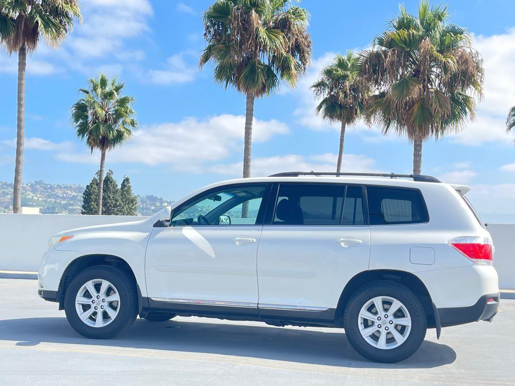used 2013 Toyota Highlander car, priced at $10,999