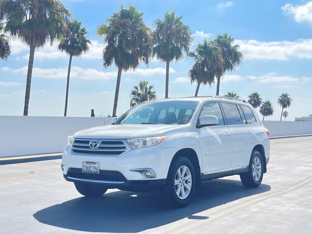 used 2013 Toyota Highlander car, priced at $10,999