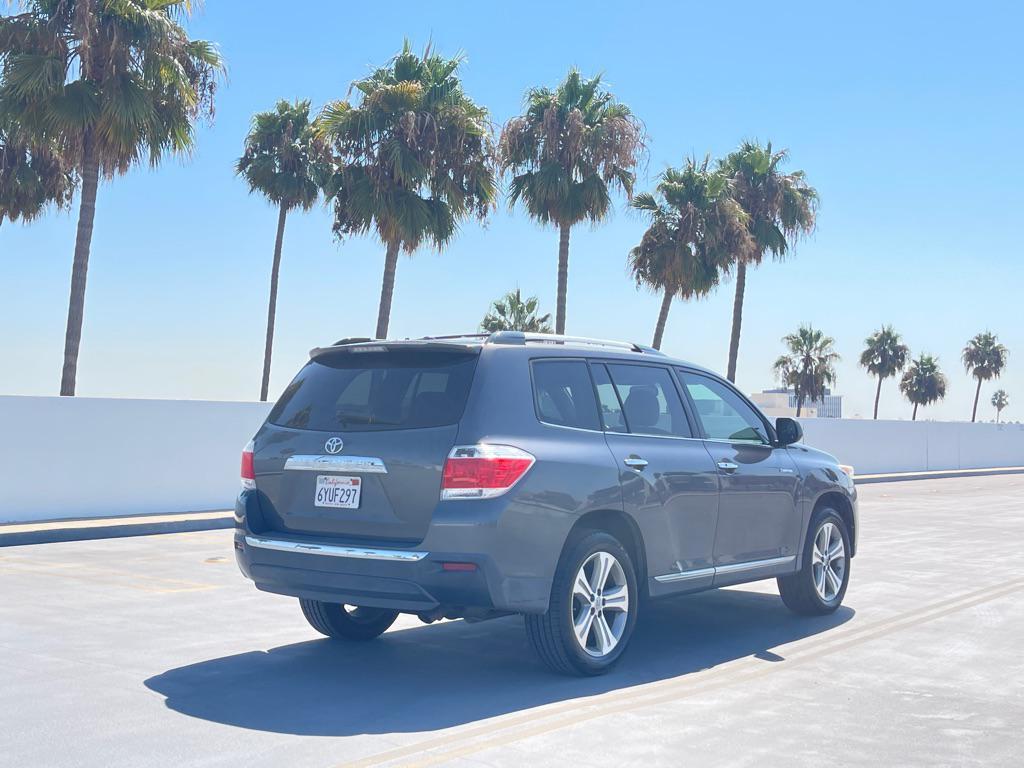 used 2013 Toyota Highlander car, priced at $13,999
