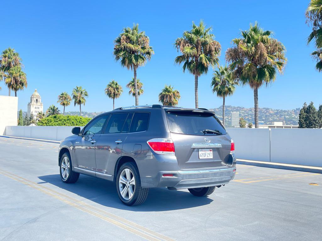 used 2013 Toyota Highlander car, priced at $13,999