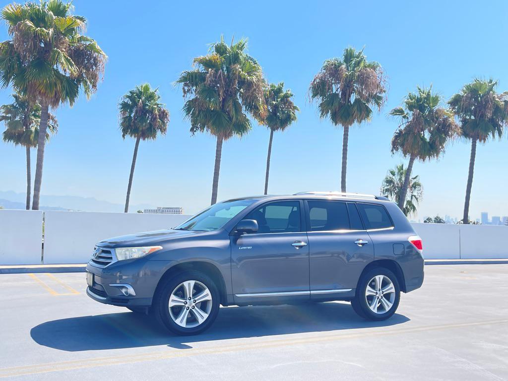 used 2013 Toyota Highlander car, priced at $13,999