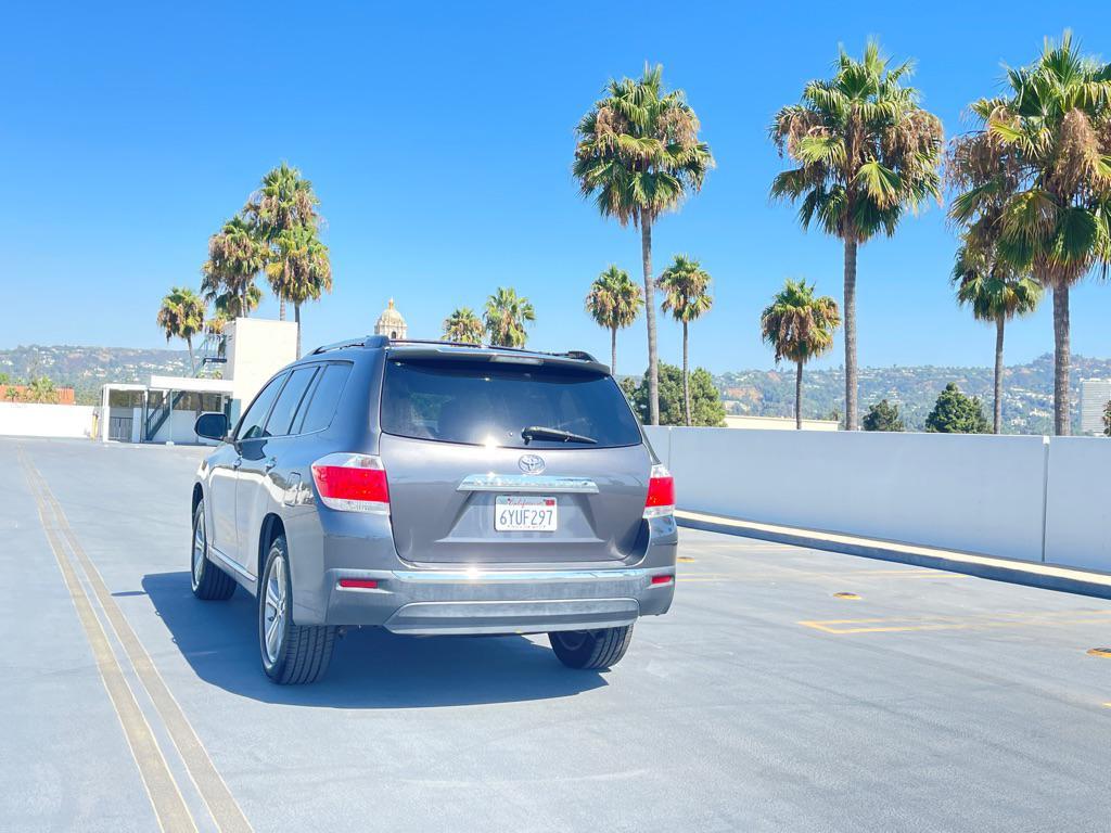 used 2013 Toyota Highlander car, priced at $13,999