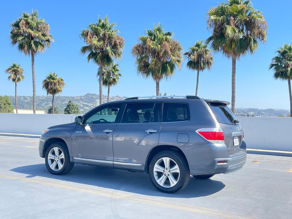 used 2013 Toyota Highlander car, priced at $13,999