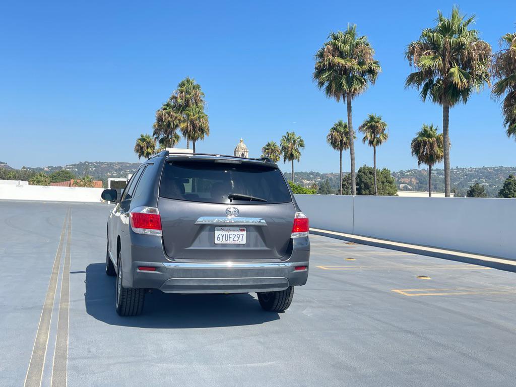 used 2013 Toyota Highlander car, priced at $13,999