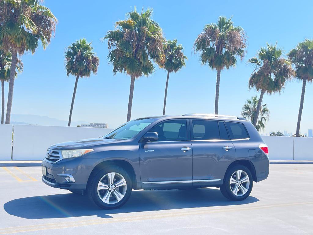 used 2013 Toyota Highlander car, priced at $13,999