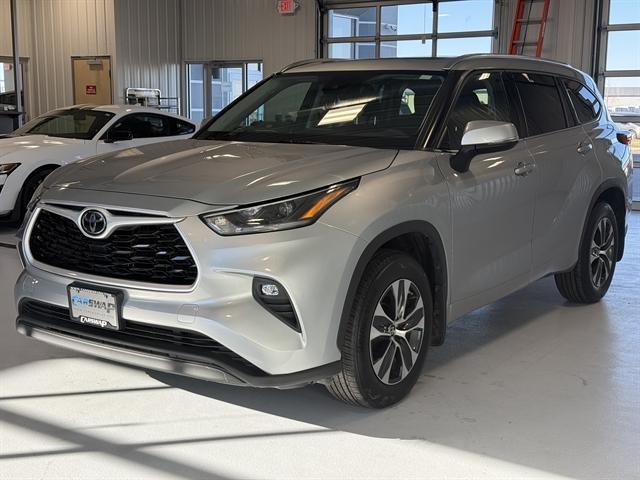 used 2021 Toyota Highlander car, priced at $33,500