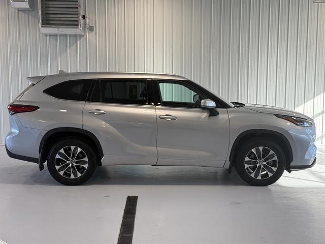 used 2021 Toyota Highlander car, priced at $33,500