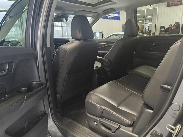 used 2022 Honda Pilot car, priced at $31,000