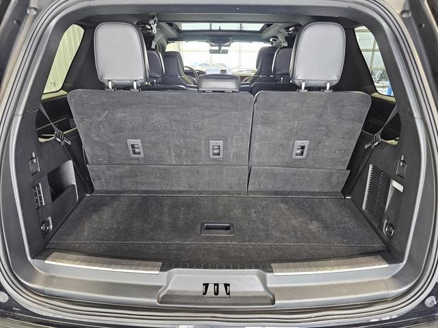 used 2023 Lincoln Navigator car, priced at $51,927