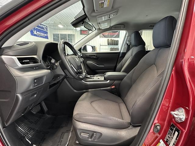 used 2021 Toyota Highlander Hybrid car, priced at $32,000