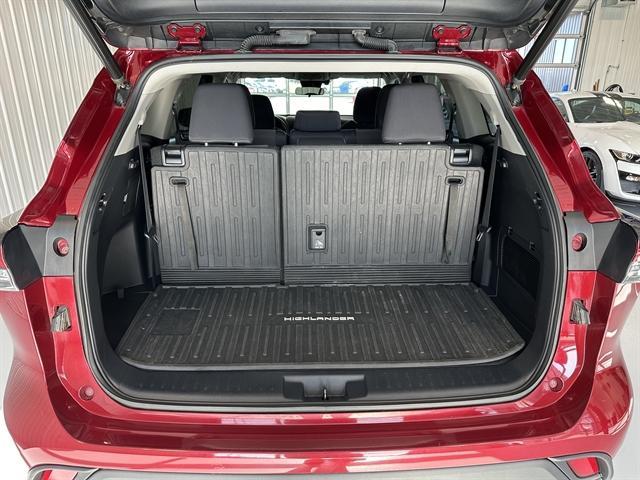 used 2021 Toyota Highlander Hybrid car, priced at $32,000