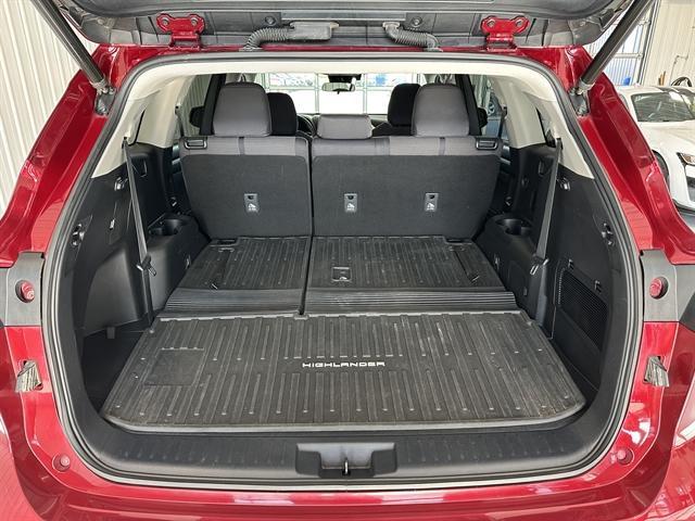 used 2021 Toyota Highlander Hybrid car, priced at $32,000