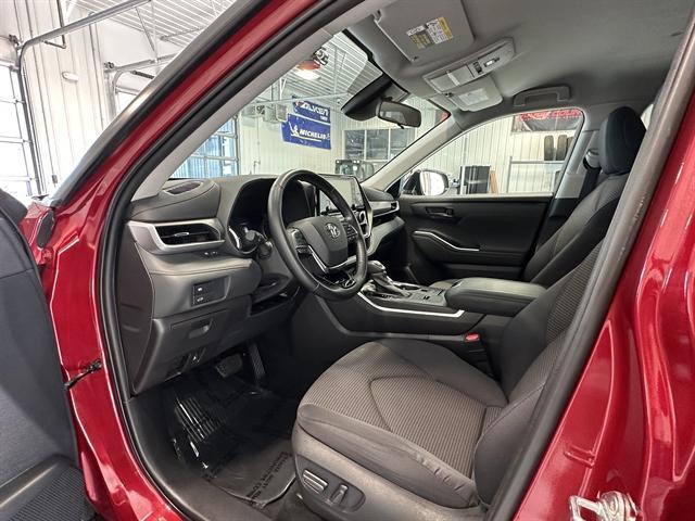 used 2021 Toyota Highlander Hybrid car, priced at $32,000