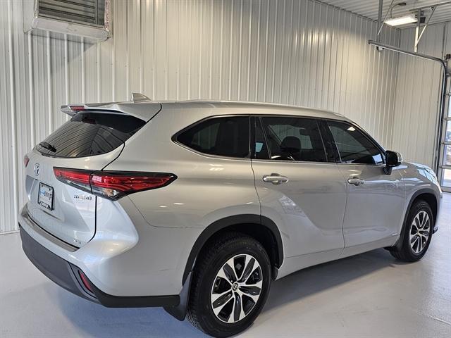 used 2022 Toyota Highlander Hybrid car, priced at $35,000