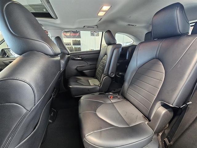 used 2022 Toyota Highlander Hybrid car, priced at $35,000