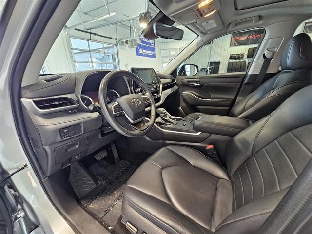 used 2022 Toyota Highlander Hybrid car, priced at $35,000