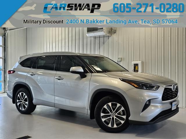 used 2022 Toyota Highlander Hybrid car, priced at $35,000