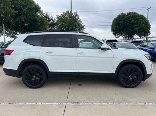 new 2024 Volkswagen Atlas car, priced at $32,072