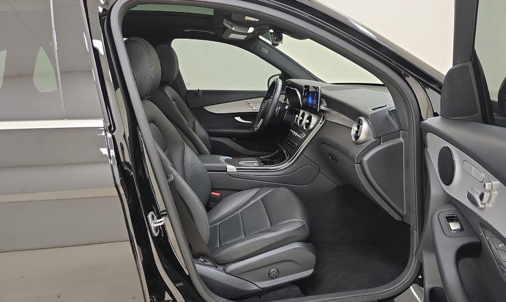 used 2022 Mercedes-Benz GLC 300 car, priced at $29,995