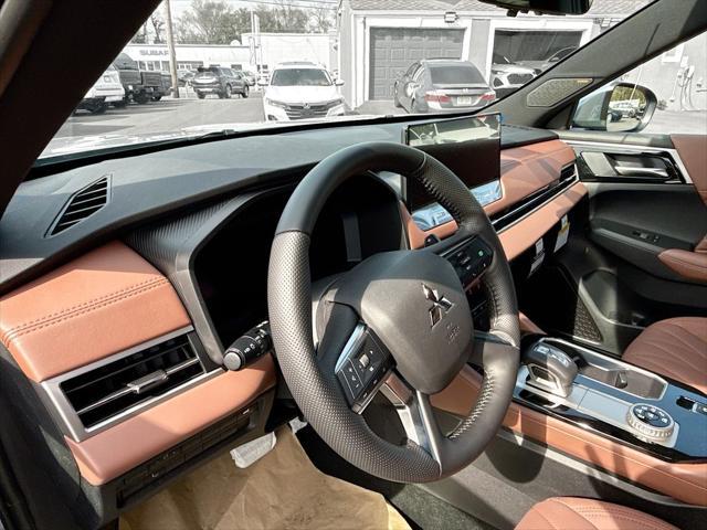 new 2025 Mitsubishi Outlander car, priced at $45,930