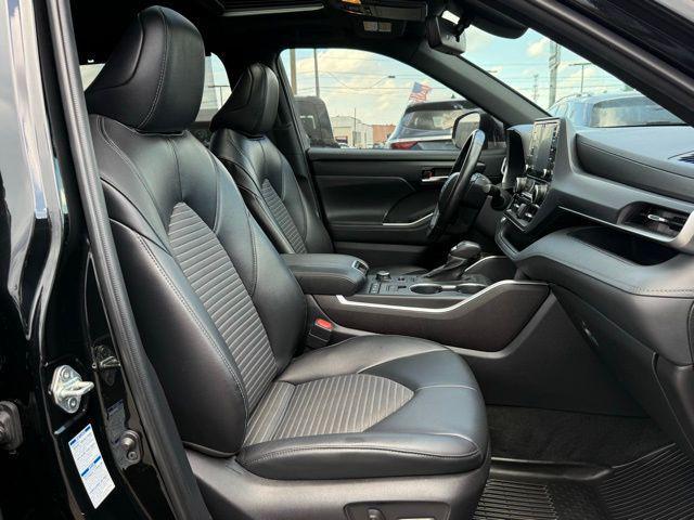 used 2022 Toyota Highlander car, priced at $33,500
