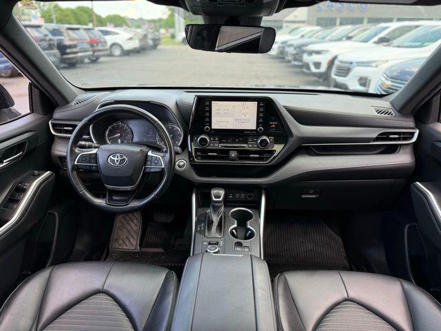 used 2022 Toyota Highlander car, priced at $33,500