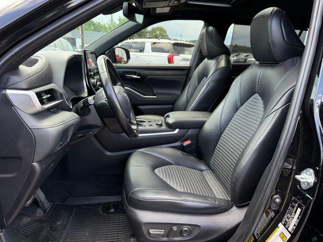 used 2022 Toyota Highlander car, priced at $33,500