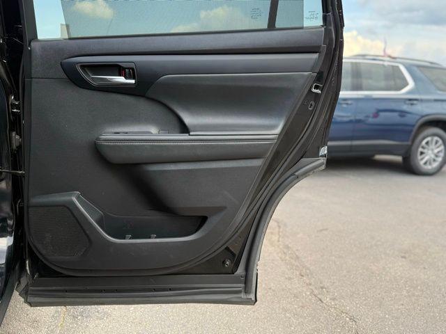 used 2022 Toyota Highlander car, priced at $33,500