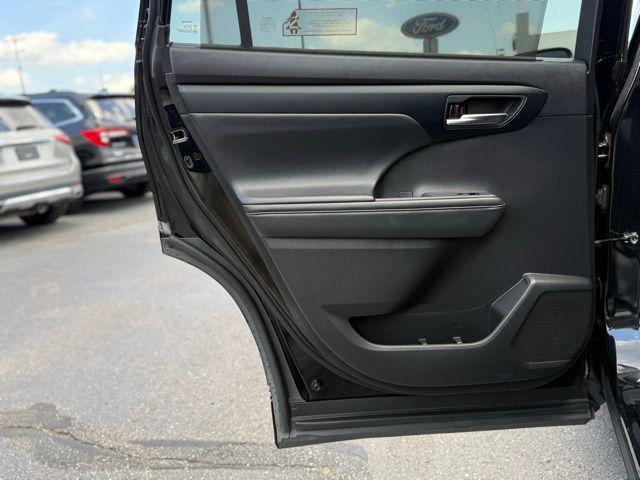 used 2022 Toyota Highlander car, priced at $33,500