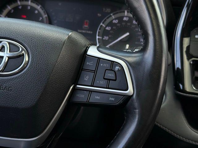 used 2022 Toyota Highlander car, priced at $33,500