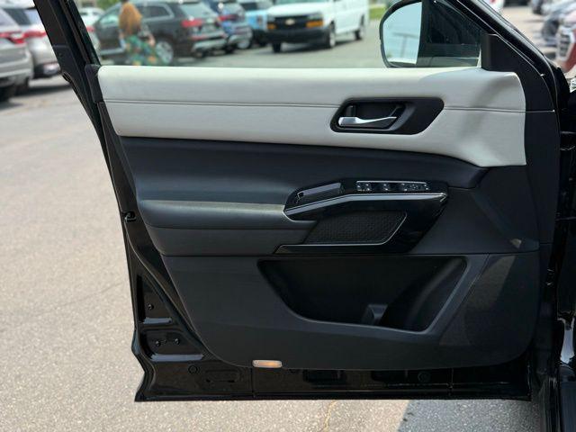 used 2022 Nissan Pathfinder car, priced at $23,000