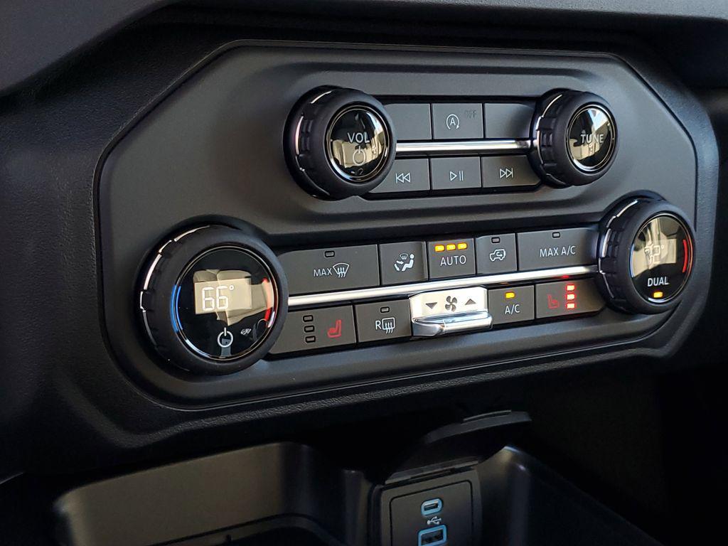 new 2025 Ford Bronco car, priced at $45,076