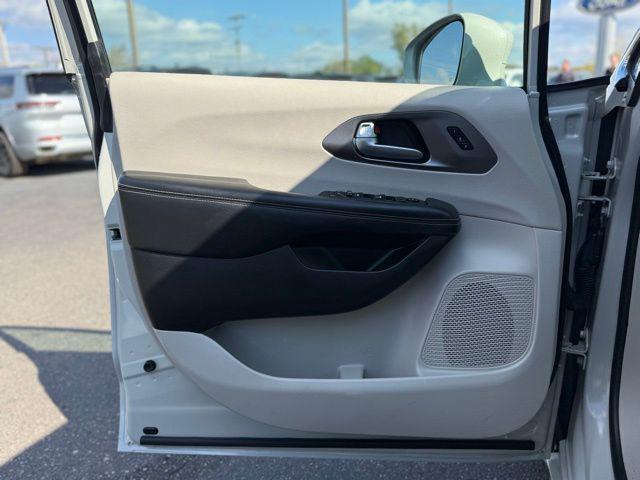 used 2021 Chrysler Pacifica car, priced at $19,500