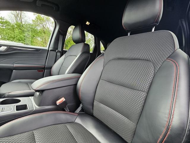 new 2025 Ford Escape car, priced at $30,200