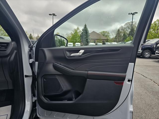 new 2025 Ford Escape car, priced at $30,200
