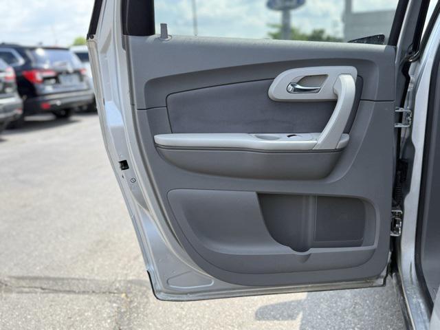 used 2011 Chevrolet Traverse car, priced at $7,500