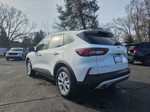 new 2025 Ford Escape car, priced at $30,136