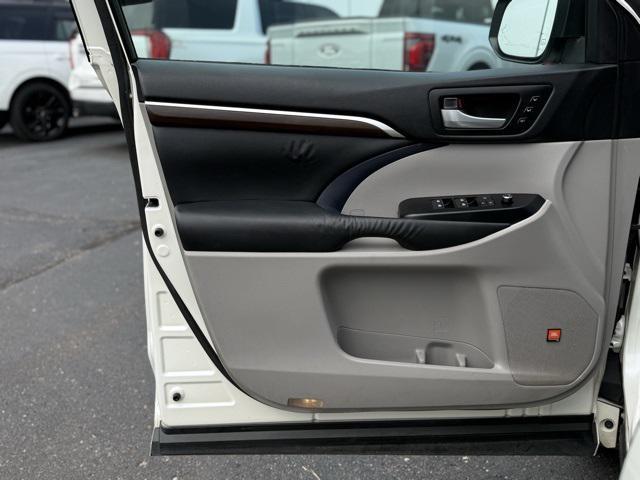 used 2014 Toyota Highlander Hybrid car, priced at $23,000